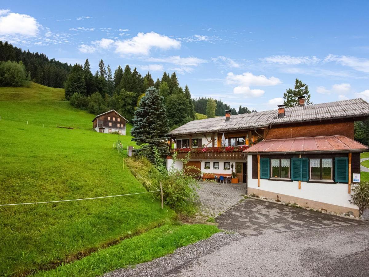 Vintage Holiday Home In Vorarlberg Near Ski Area 슈바르첸베르크 임 브레겐처발트 외부 사진